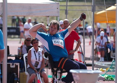 Aleksi Kirjonen aus Finnland beim Kugelstoßen der Männer