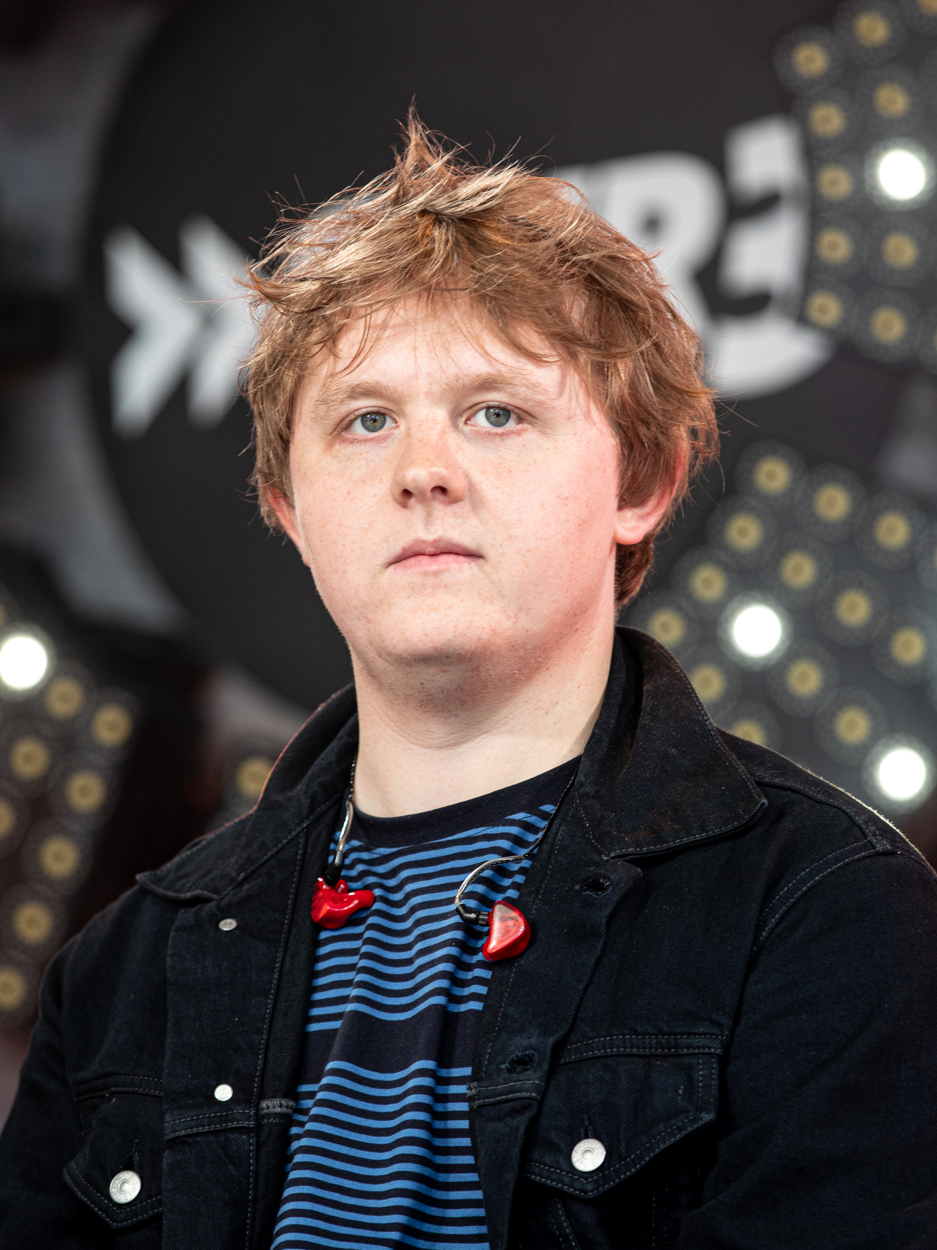 Lewis Marc Capaldi ist ein schottischer Singer-Songwriter.